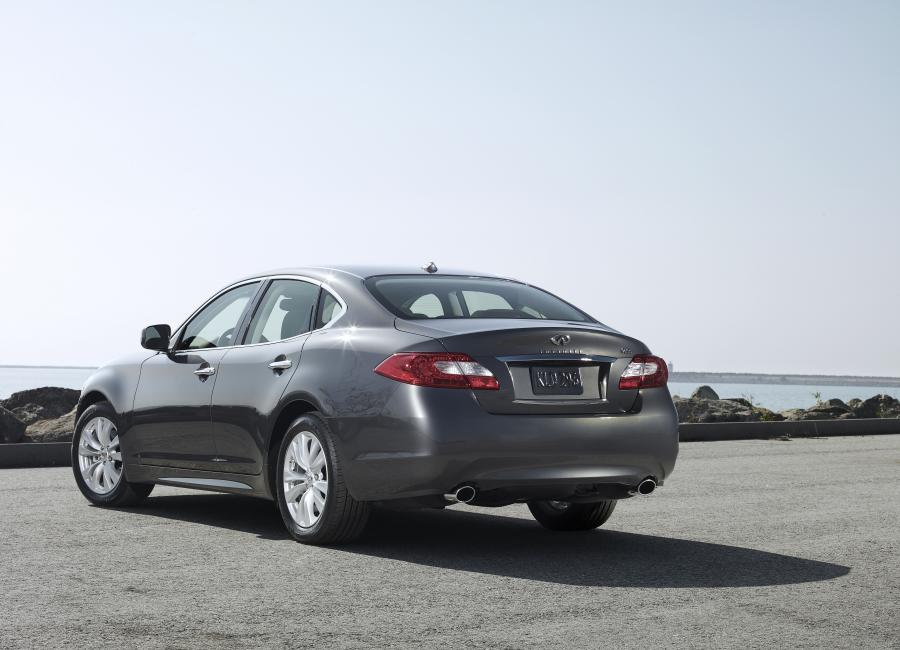  Infiniti M56 2010 года  (фото 26 из 34)